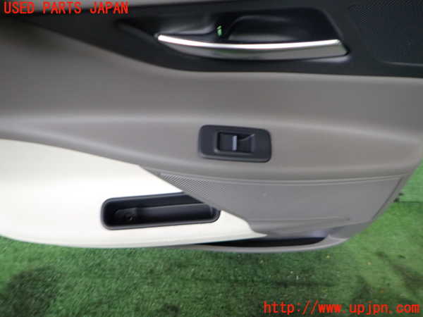 2UPJ-32291324]ジャガー・XE(JA2NA)左後ドア内張り 中古_m0002.jpg