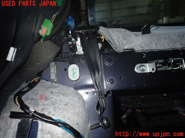 2UPJ-32297155]ジャガー・XE(JA2NA)右2列目シートベルト 中古_m0001.jpg