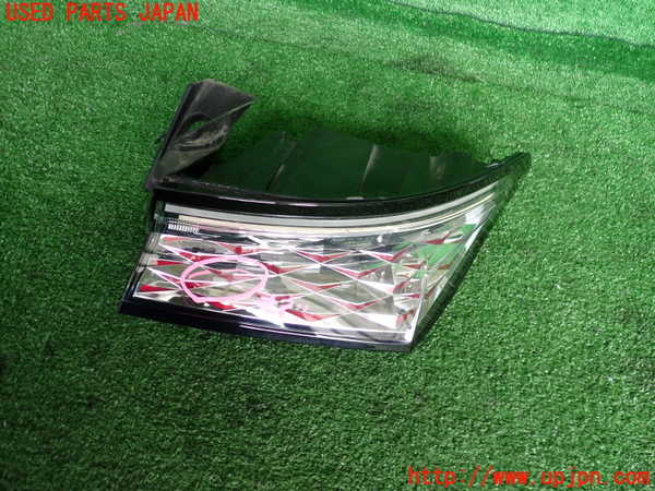 2UPJ-32311530]DSオートモビルズ ・DS 4(D41YH01)右テールランプ 中古_m0001.jpg