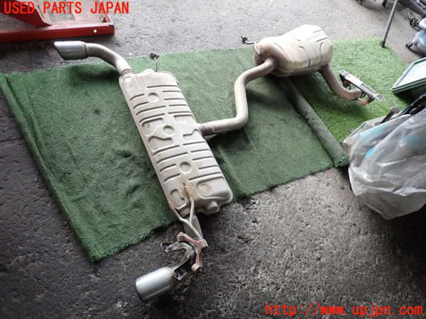 2UPJ-32322671]VW ザ･ビートル(16CPL)リアマフラー1 中古_m0001.jpg