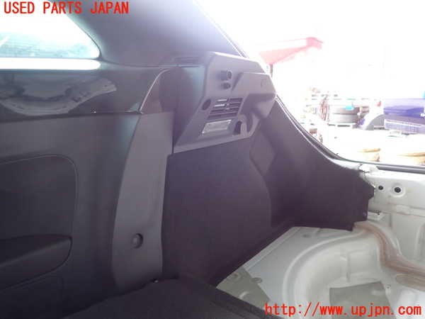 2UPJ-32327675]VW ザ･ビートル(16CPL)右リアピラートリム 中古_m0004.jpg