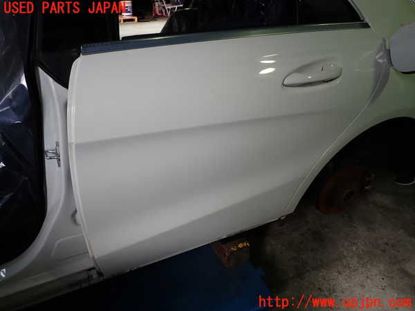 1UPJ-32341320]ベンツ CLA250 4MATIC(117346 C117)左後ドア 43R-00128 中古_m0001.jpg