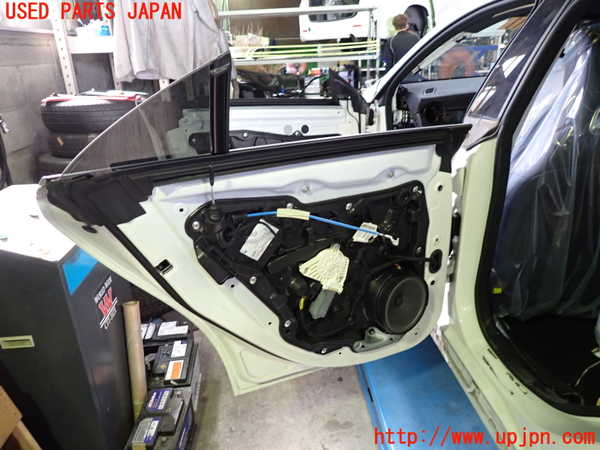 1UPJ-32341320]ベンツ CLA250 4MATIC(117346 C117)左後ドア 43R-00128 中古_m0002.jpg