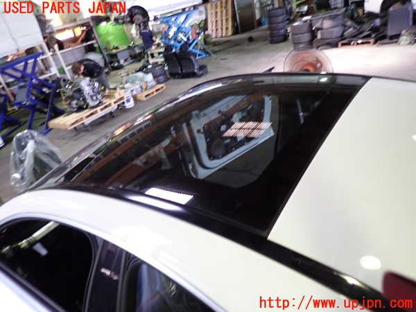 1UPJ-32341470]ベンツ CLA250 4MATIC(117346 C117)1列目サンルーフガラス M12385 中古_m0002.jpg