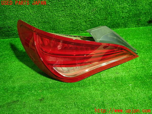 1UPJ-32341536]ベンツ CLA250 4MATIC(117346 C117)左テールランプ 中古_m0001.jpg