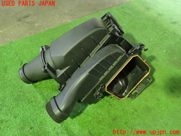 1UPJ-32342560]ベンツ CLA250 4MATIC(117346 C117)エアクリーナーボックス 中古_m0001.jpg