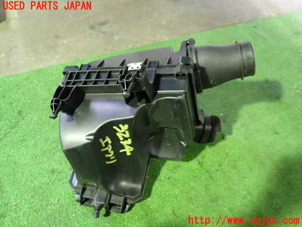 1UPJ-32342560]ベンツ CLA250 4MATIC(117346 C117)エアクリーナーボックス 中古_m0002.jpg