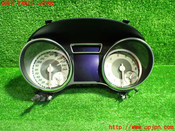 1UPJ-32346170]ベンツ CLA250 4MATIC(117346 C117)スピードメーター 中古_m0001.jpg