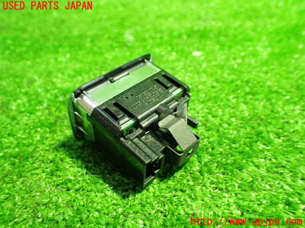 1UPJ-32346308]ベンツ CLA250 4MATIC(117346 C117)スイッチ3 (トランク) 中古_m0002.jpg