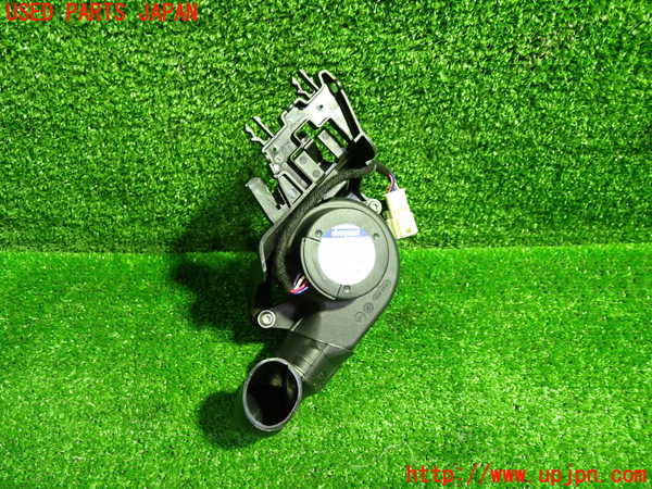 1UPJ-32346095]ベンツ CLA250 4MATIC(117346 C117)ブロアファン(ブロアーファン) 中古_m0001.jpg