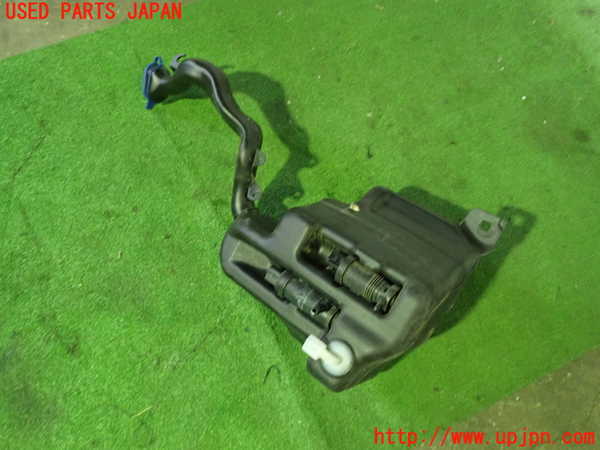 1UPJ-32346791]ベンツ CLA250 4MATIC(117346 C117)ウォッシャータンク1 中古_m0003.jpg