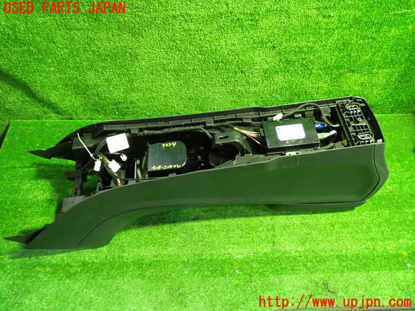 1UPJ-32347540]ベンツ CLA250 4MATIC(117346 C117)センターコンソール 中古_m0004.jpg