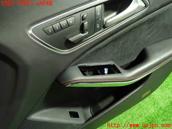 1UPJ-32341234]ベンツ CLA250 4MATIC(117346 C117)右前ドア内張り 中古_m0002.jpg