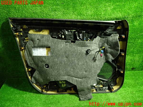 1UPJ-32341234]ベンツ CLA250 4MATIC(117346 C117)右前ドア内張り 中古_m0003.jpg