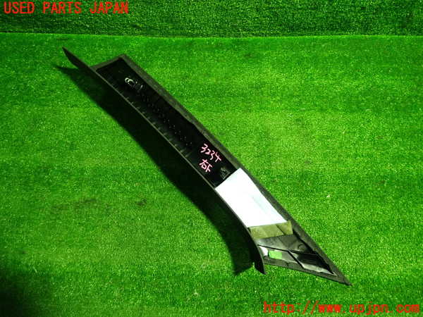 1UPJ-32347655]ベンツ CLA250 4MATIC(117346 C117)右フロントピラートリム 中古_m0003.jpg