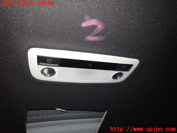 1UPJ-32346412]ベンツ CLA250 4MATIC(117346 C117)ルームランプ2 (２列目) 中古_m0001.jpg
