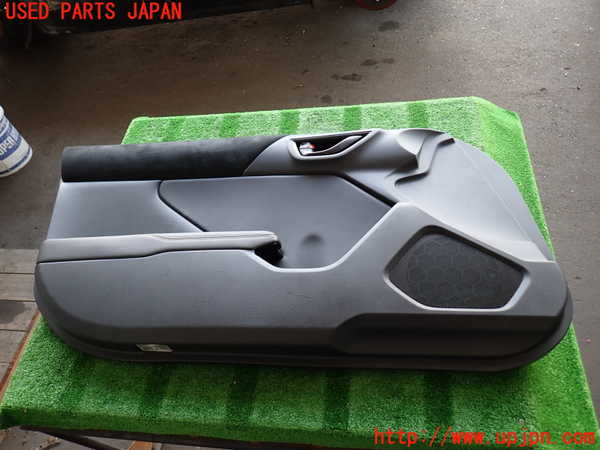 2UPJ-32351264]GR86(BRZ)(ZN8)左ドア内張り 中古_m0001.jpg