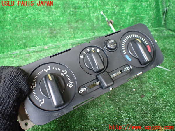 1UPJ-32406066]ジムニー シエラ(JB43W)エアコンスイッチ1 中古_m0002.jpg