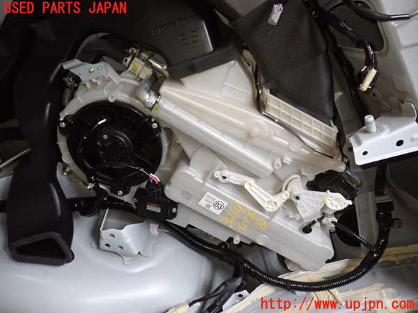 1UPJ-32416082]ヴェルファイアハイブリッド(AYH30W)エバポレーター2 (リヤ) 中古_m0001.jpg