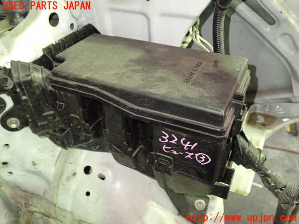 1UPJ-32416743]ヴェルファイアハイブリッド(AYH30W)ヒューズボックス3 中古_m0001.jpg