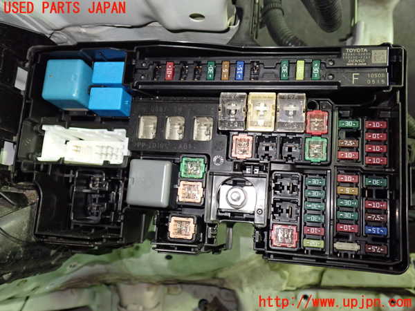 1UPJ-32416743]ヴェルファイアハイブリッド(AYH30W)ヒューズボックス3 中古_m0002.jpg