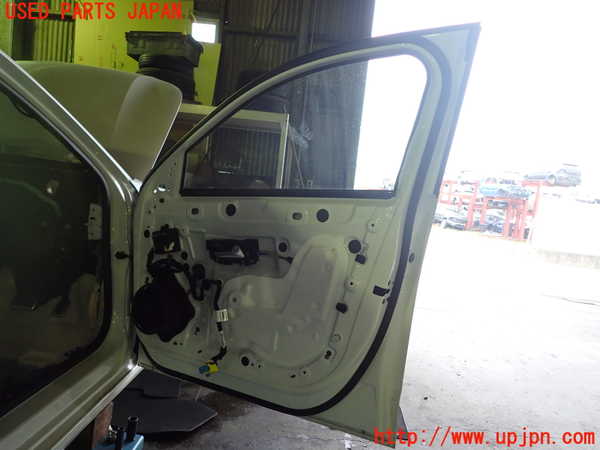 1UPJ-32421230]プジョー・308(P51HN05)右前ドア M5385 中古_m0003.jpg