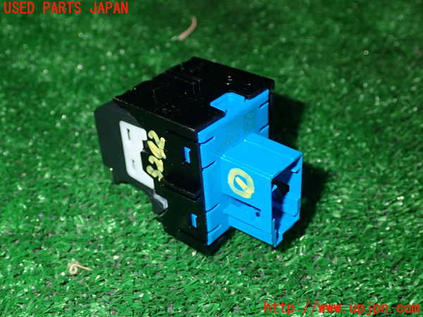 5UPJ-32426306]プジョー・308(P51HN05)スイッチ1 (電動パーキング) 中古_m0002.jpg