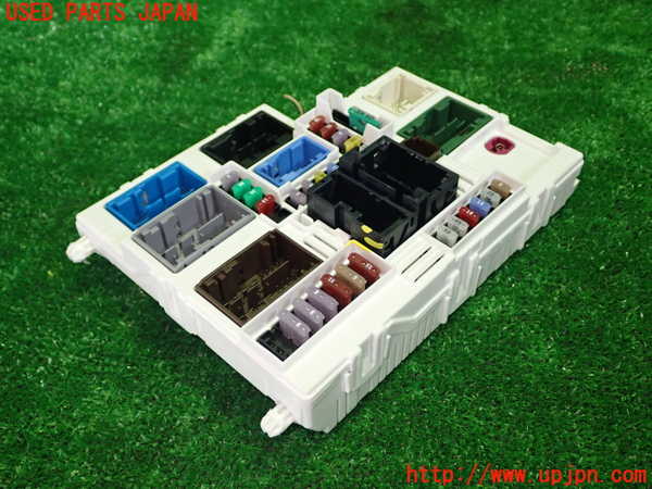 1UPJ-32426743]プジョー・308(P51HN05)ヒューズボックス3 中古_m0001.jpg