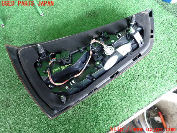 2UPJ-32451530]アウディ・A1 スポーツバック(8XCHZ)右テールランプ 中古_m0002.jpg