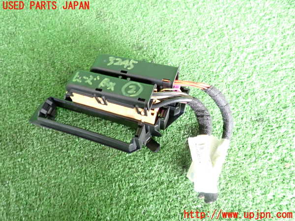 2UPJ-32456742]アウディ・A1 スポーツバック(8XCHZ)ヒューズボックス2 中古_m0002.jpg