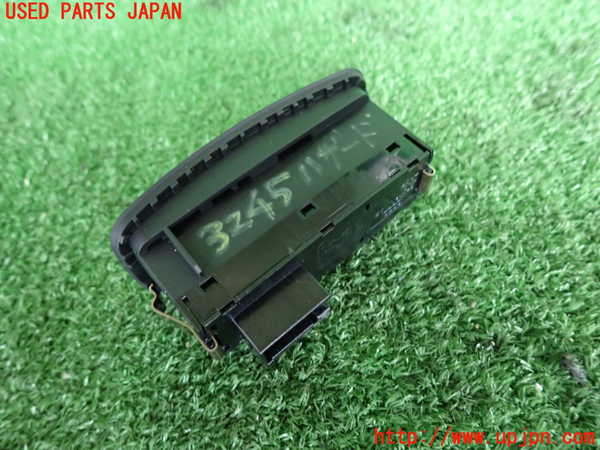 2UPJ-32456290]アウディ・A1 スポーツバック(8XCHZ)ハザードスイッチ 中古_m0002.jpg