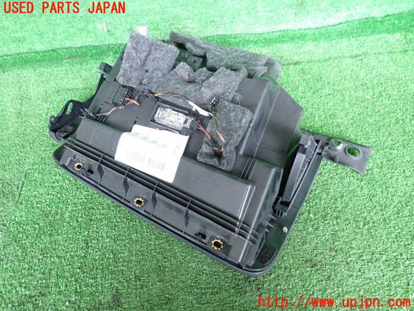 2UPJ-32457516]アウディ・A1 スポーツバック(8XCHZ)グローブボックス1 中古_m0002.jpg