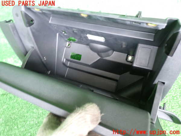 2UPJ-32457516]アウディ・A1 スポーツバック(8XCHZ)グローブボックス1 中古_m0003.jpg
