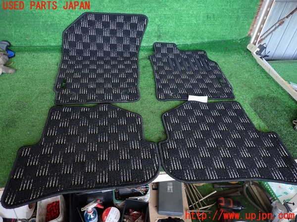 2UPJ-32457800]アウディ・A1 スポーツバック(8XCHZ)フロアマット 中古_m0001.jpg