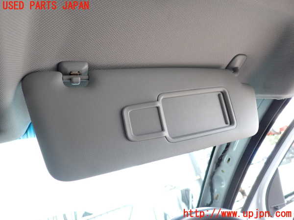 2UPJ-32457625]アウディ・A1 スポーツバック(8XCHZ)室内サンバイザー右側 中古_m0002.jpg