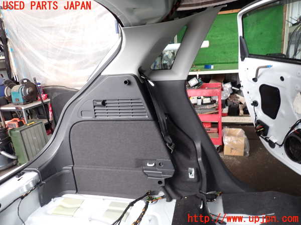 2UPJ-32457680]アウディ・A1 スポーツバック(8XCHZ)左リアピラートリム 中古_m0001.jpg