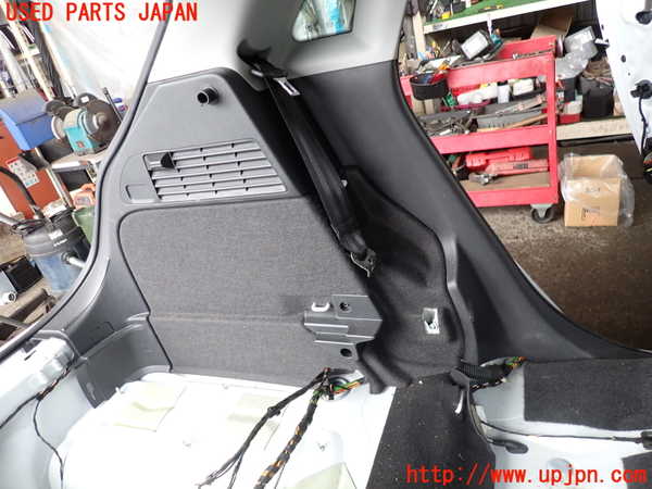 2UPJ-32457680]アウディ・A1 スポーツバック(8XCHZ)左リアピラートリム 中古_m0003.jpg