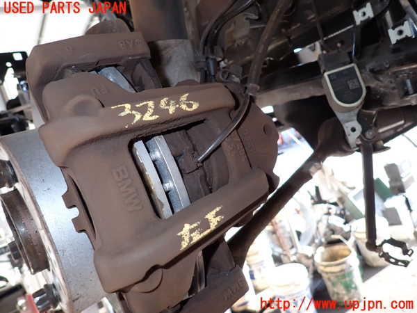 2UPJ-32464085]BMW 116i(1A16)(F20)左フロントキャリパー 中古_m0001.jpg