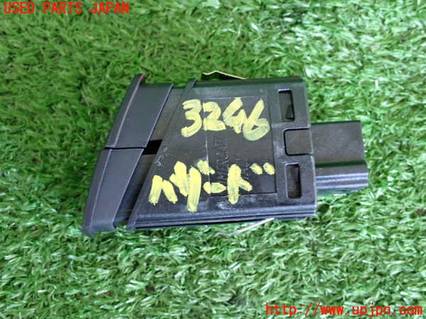 2UPJ-32466290]BMW 116i(1A16)(F20)ハザードスイッチ 中古_m0002.jpg