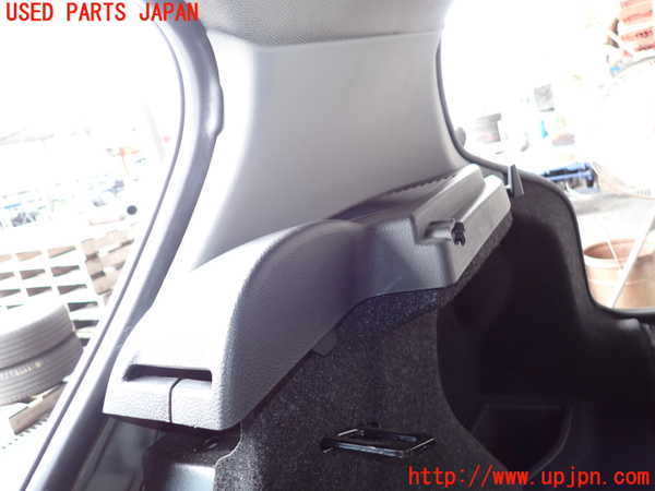 2UPJ-32467675]BMW 116i(1A16)(F20)右リアピラートリム 中古_m0003.jpg