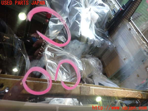 1UPJ-32471195]ベンツ 240D(115117)W115フロントガラス 中古_m0002.jpg