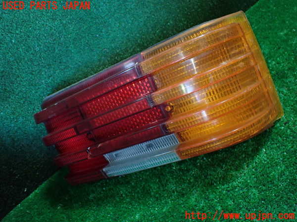 1UPJ-32471530]ベンツ 240D(115117)W115右テールランプ 226202-0 中古_m0001.jpg
