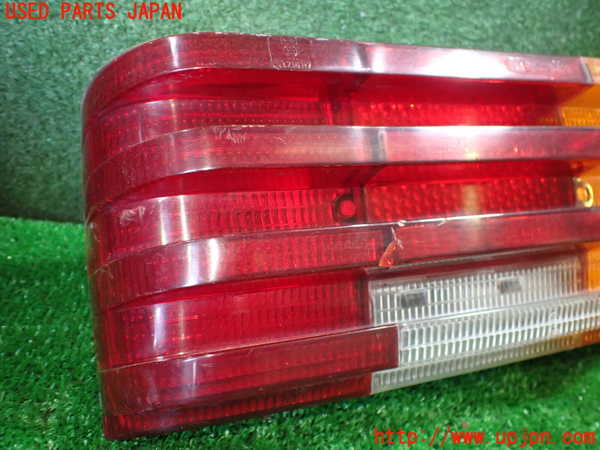 1UPJ-32471530]ベンツ 240D(115117)W115右テールランプ 226202-0 中古_m0003.jpg