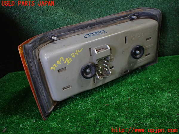 1UPJ-32471530]ベンツ 240D(115117)W115右テールランプ 226202-0 中古_m0004.jpg