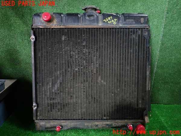 1UPJ-32472321]ベンツ 240D(115117)W115ラジエーター1 中古_m0002.jpg