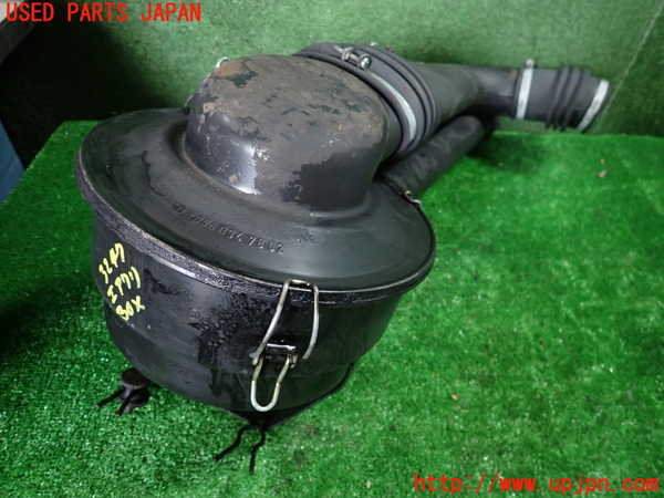 1UPJ-32472560]ベンツ 240D(115117)W115エアクリーナーボックス 中古_m0001.jpg