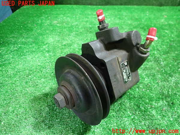 1UPJ-32474250]ベンツ 240D(115117)W115パワステポンプ 中古_m0001.jpg