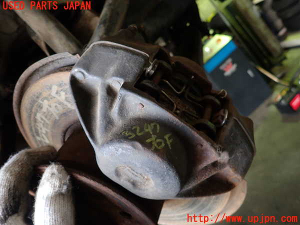 1UPJ-32474080]ベンツ 240D(115117)W115右フロントキャリパー 中古_m0001.jpg