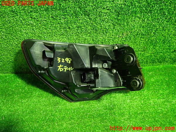 1UPJ-32481530]アウディ・Q3 スポーツバック(F3DPC)右テールランプ 中古_m0003.jpg
