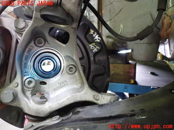 1UPJ-32484290]アウディ・Q3 スポーツバック(F3DPC)右フロントナックルハブ 中古_m0001.jpg